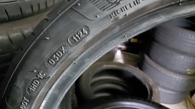 Neumático 245/40/19