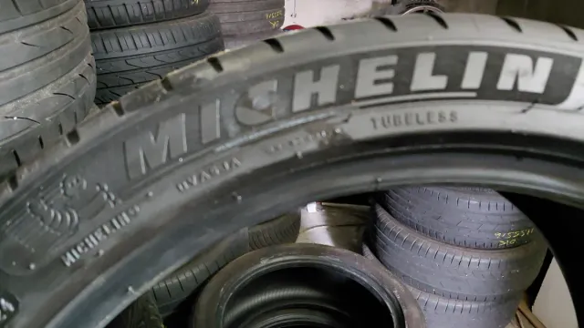 Neumático 245/40/19