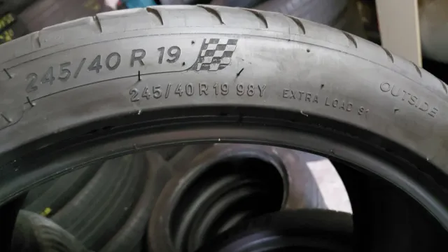 Neumático 245/40/19