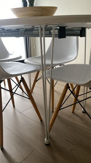 Mesa de comedor ovalada blanca