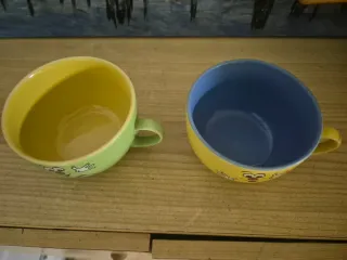 Tazones de cerámica con caras divertidas