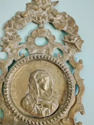 Acquasantiera in metallo