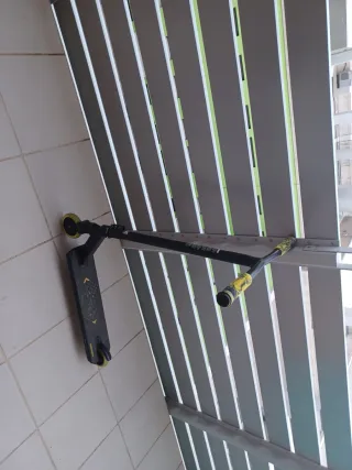 Patinete Freestyle Negro y Amarillo.