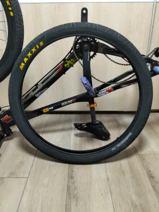 Cubierta Maxxis Hookworm 29 + Cámara