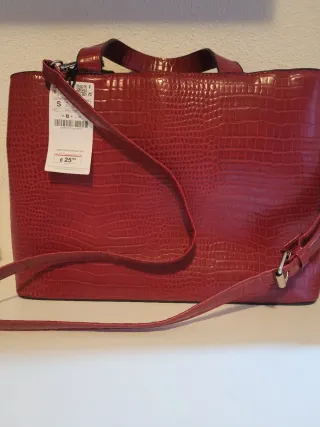 Bolso rojo Stradivarius nuevo