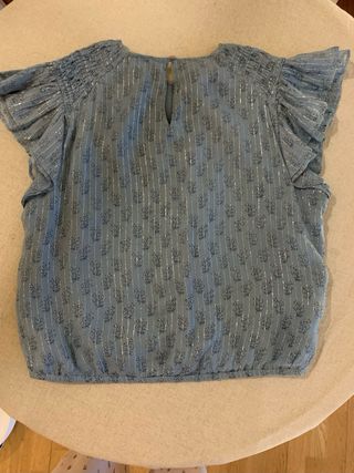 Blusa Brownie azul con detalles plateados