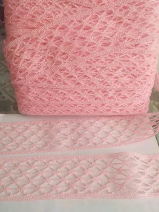 Entredós de encaje rosa