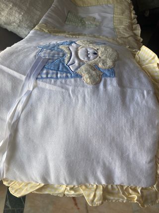 Colcha cuna con protector  compañero