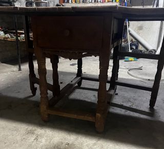 Mesa de alas antigua con cajónes