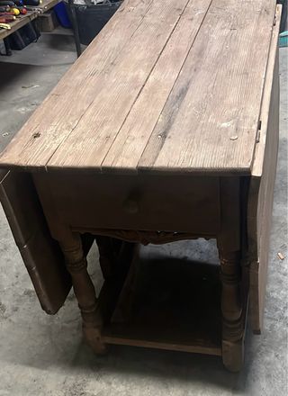 Mesa de alas antigua con cajónes