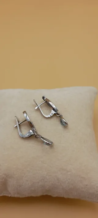 Pendientes de oro blanco 18kt con brillantes.