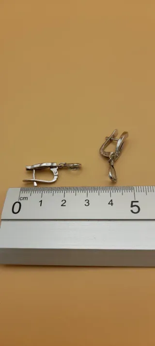 Pendientes de oro blanco 18kt con brillantes.