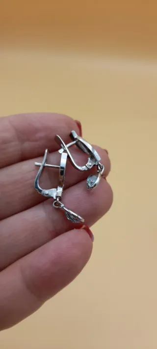 Pendientes de oro blanco 18kt con brillantes.