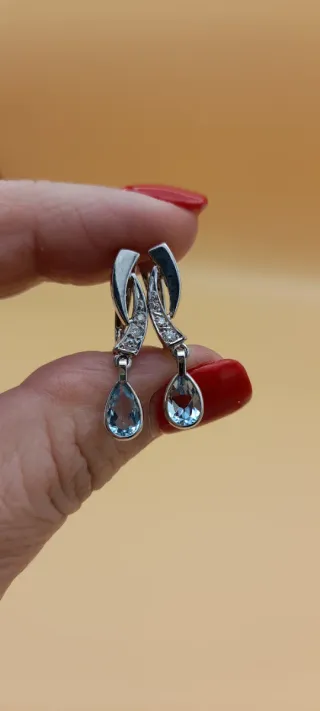 Pendientes de oro blanco 18kt con brillantes.