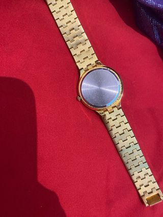 Orologio vintage dorato con drago