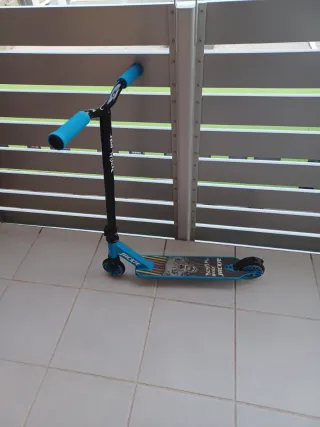 Patinete Freestyle Azul y Negro