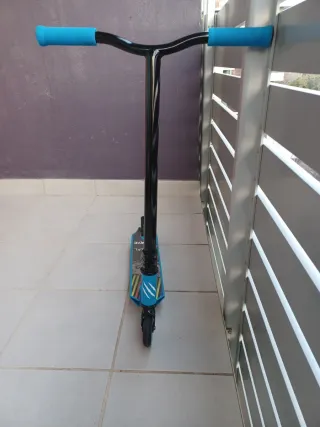 Patinete Freestyle Azul y Negro