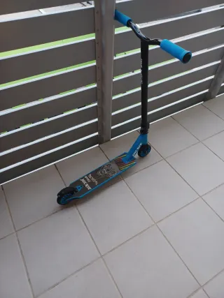 Patinete Freestyle Azul y Negro