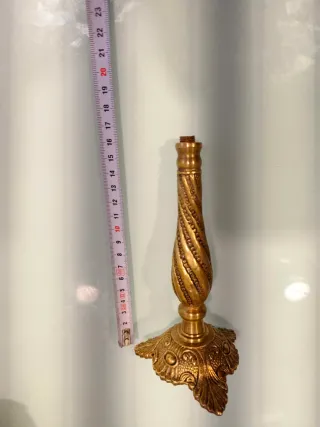 Base de lámpara de mesa de bronce antigua