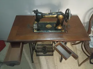Máquina de coser Wertheim antigua
