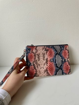 Bolso de mano Parfois estampado serpiente