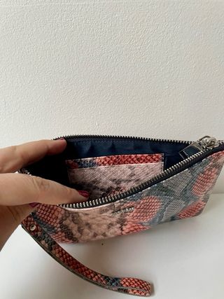 Bolso de mano Parfois estampado serpiente