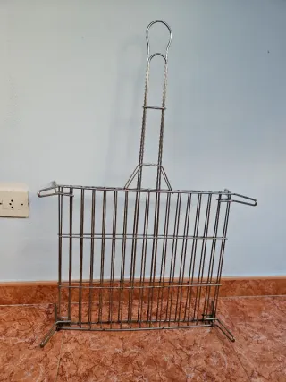 Parrilla metálica plateada