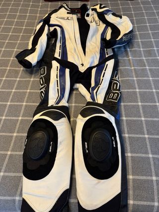 Mono de moto Bela mujer