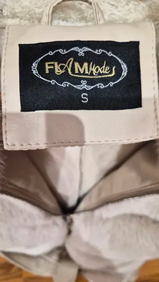 Abrigo pelo sintético beige