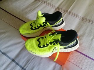 Zapatillas Nike zoomx invincible flyknit Running