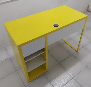 Escritorio moderno amarillo y blanco