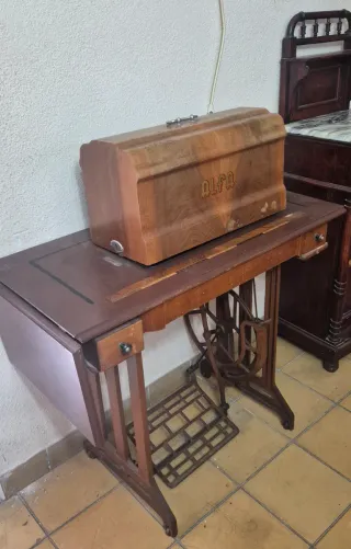 Máquina de coser Alfa clásica, antigua, vintage