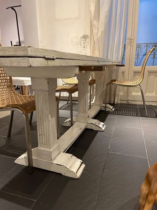 Mesa antigua de madera comprada en Mallorca