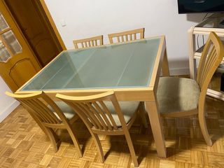 Mesa Comedor Cristal y Sillas Madera