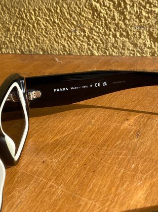 Gafas de sol Prada negras
