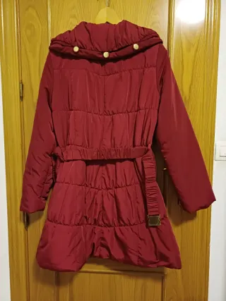 Abrigo acolchado  color burdeos
