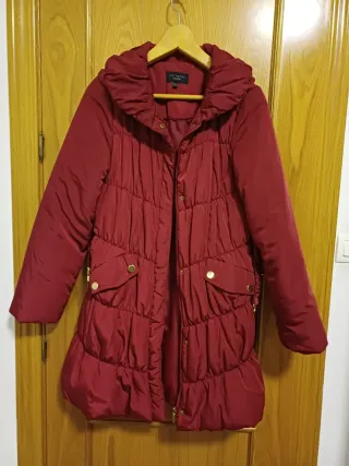 Abrigo acolchado  color burdeos