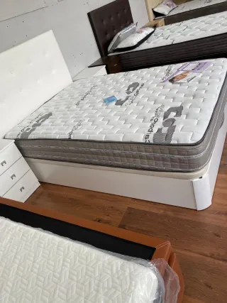 Canapés colchones sofás armarios mesas