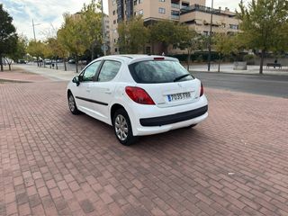 PEUGEOT 207 1.4 i 5 puertas