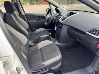 PEUGEOT 207 1.4 i 5 puertas