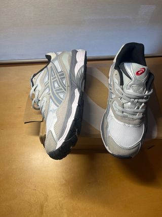 Zapatillas Asics Gel Gris y Blanco