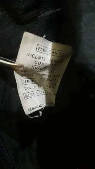 Cazadora de cuero negra