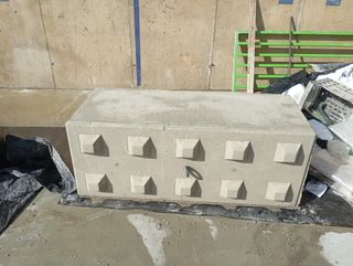 Bloque de hormigón prefabricado