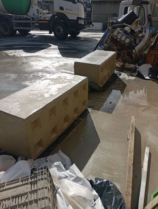 Bloque de hormigón prefabricado