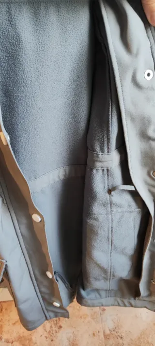 Abrigo premamá y porteo gris