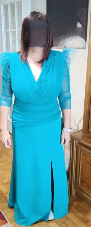 Vestido de fiesta puesto una vez.se regala capa