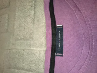 Camiseta Tommy Hilfiger morada chico