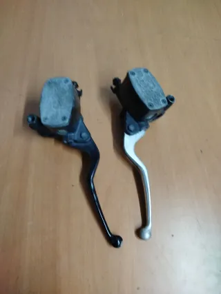 Pinzas y Manetas Freno Xmax 400 (14-16)