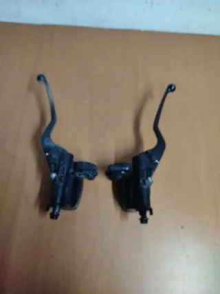 Pinzas y Manetas Freno Xmax 400 (14-16)