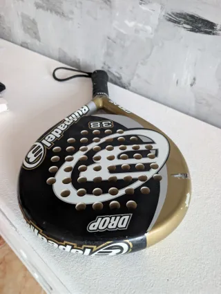 Pala de pádel Bullpadel Drop 38 + Grip